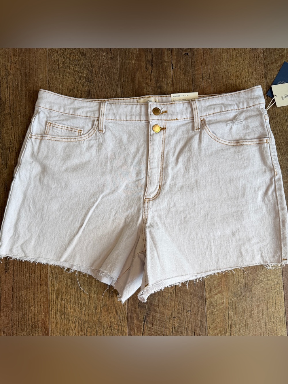 Universal Thread Women’s Vintage Stretch Distressed Demin Shorts White 16
